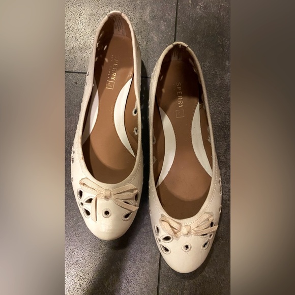 COPY - Sperry leather white flats. - Picture 2 of 6